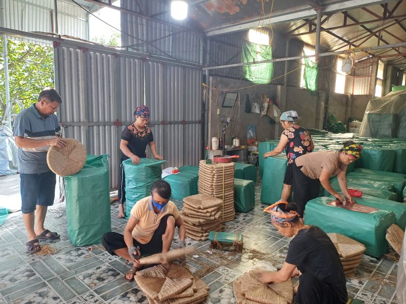 Chuyện của người đưa đệm ghế cói Quang Lịch xuất khẩu vươn tầm thế giới