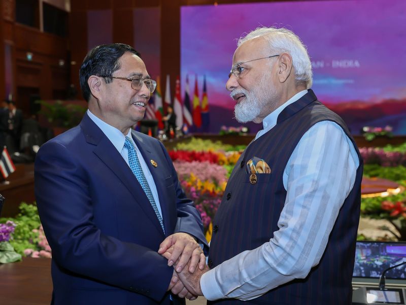 Thủ tướng Phạm Minh Chính gặp Thủ tướng Ấn Độ Narendra Modi bên lề Hội nghị Cấp cao ASEAN tháng 9/2023 ở Indonesia. Ảnh: VGP