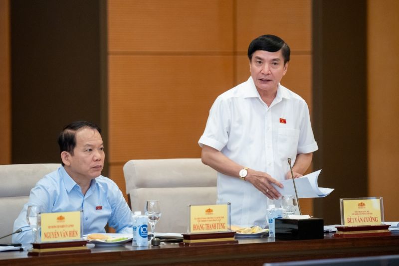 Tổng Thư ký, Chủ nhiệm Văn phóng Quốc hội Bùi Văn Cường phát biểu tại cuộc họp