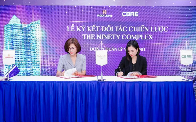 Đại diện CBRE và Công ty TNHH Điện tử Ánh Sao trong lễ ký kết