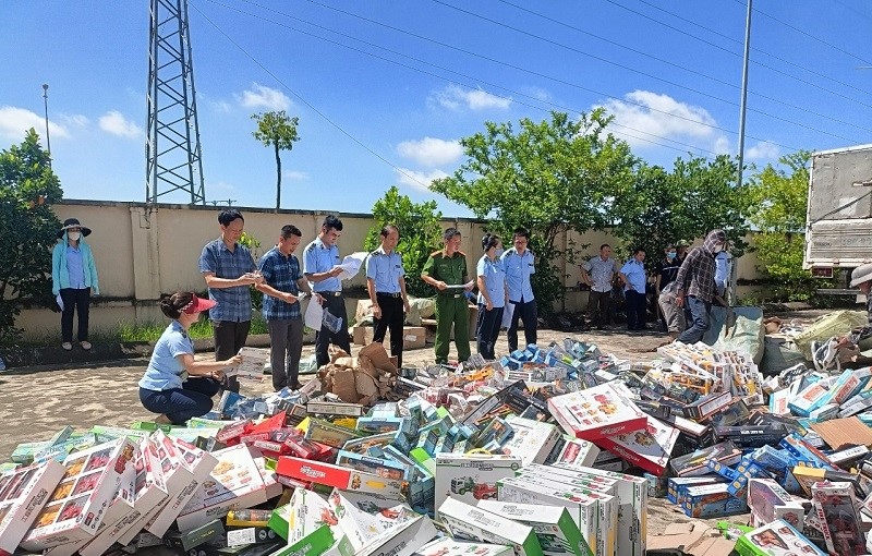 Toàn bộ hàng hóa trên đều là những loại hàng cấm, hàng nhập lậu, không rõ nguồn gốc, xuất xứ, không công bố tiêu chuẩn chất lượng