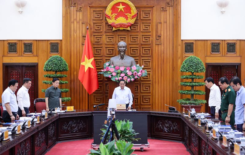 Thủ tướng Phạm Minh Chính cùng đại biểu tham dự cuộc họp thành kính dành một phút mặc niệm tưởng nhớ Tổng Bí thư Nguyễn Phú Trọng - nhà lãnh đạo lỗi lạc, trọn đời vì nước, vì dân