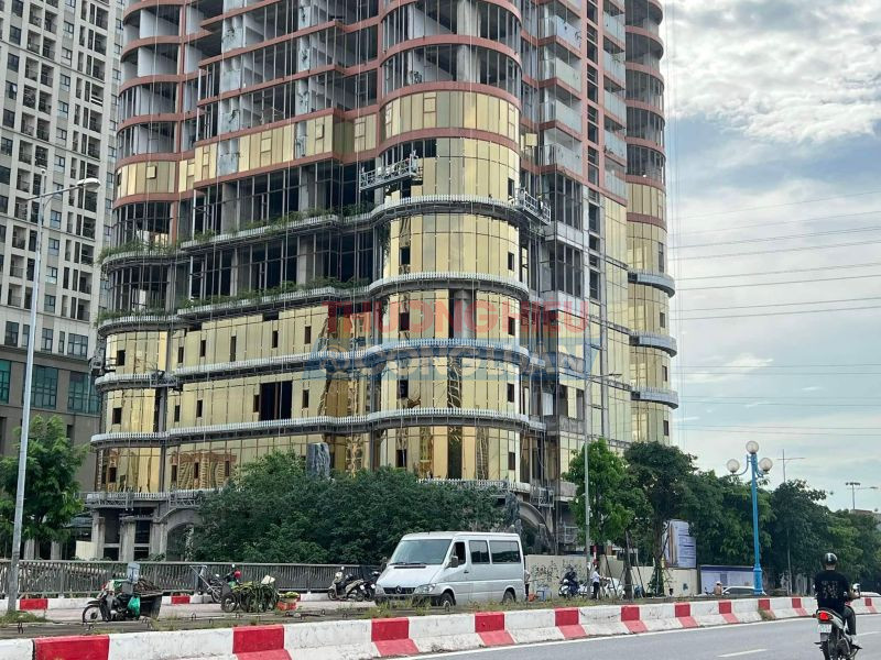 QMS TOp Tower tọa lạc tại mặt đường Tố Hữu.