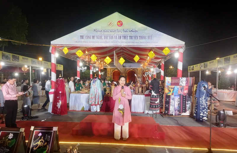 Huế- 03 ngày đón hơn 10.000 lượt người tham quan, trải nghiệm tại Không gian sáng tạo Phố đêm Hoàng Thành