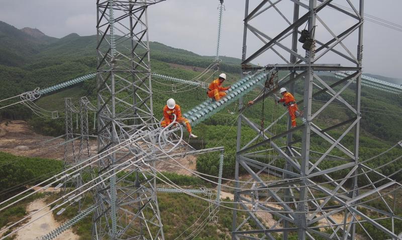 Thi công dự án đường dây 500 kV mạch 3 Quảng Trạch - Phố Nối