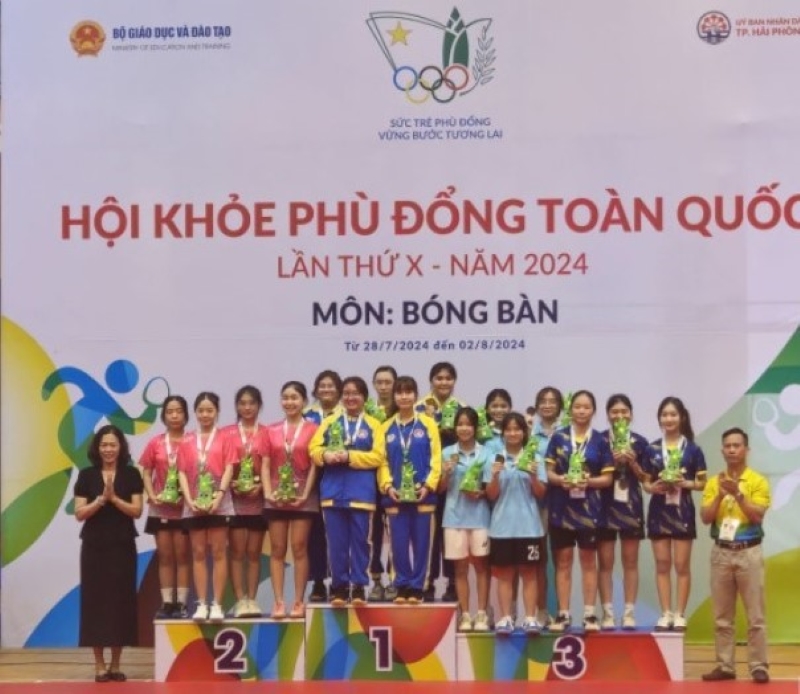 Đoàn thể thao học sinh Lạng Sơn giành huy chương đồng nội dung đồng đội môn bóng bàn