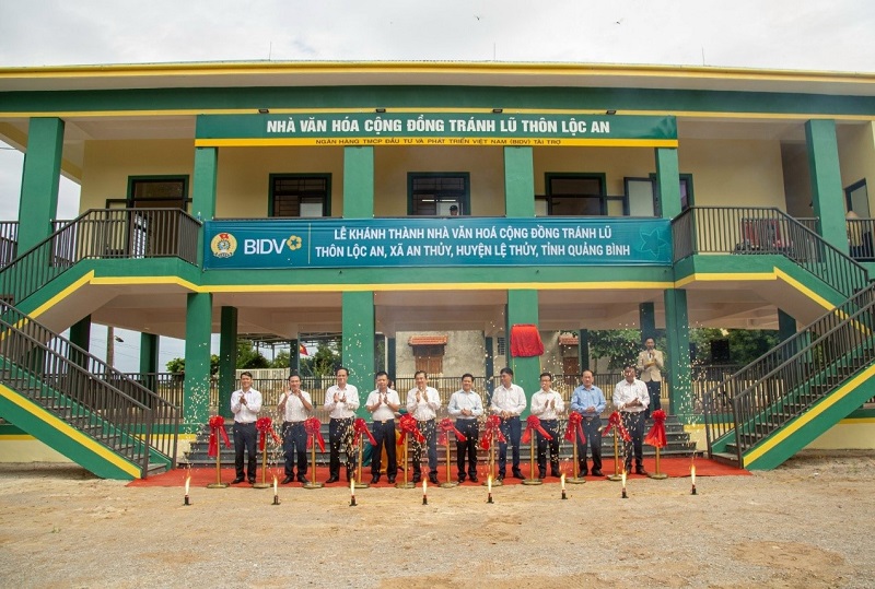 Một công trình “Nhà văn hóa cộng đồng tránh lũ” do BIDV tài trợ xây dựng tại tỉnh Quảng Bình Một công trình “Nhà văn hóa cộng đồng tránh lũ” do BIDV tài trợ xây dựng tại tỉnh Quảng Bình