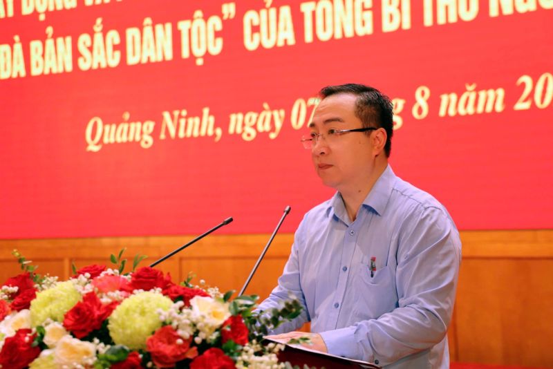 Ông Đặng Xuân Phương, Phó Bí thư Tỉnh ủy, Trưởng đoàn ĐBQH tỉnh, phát biểu khai mạc hội nghị.