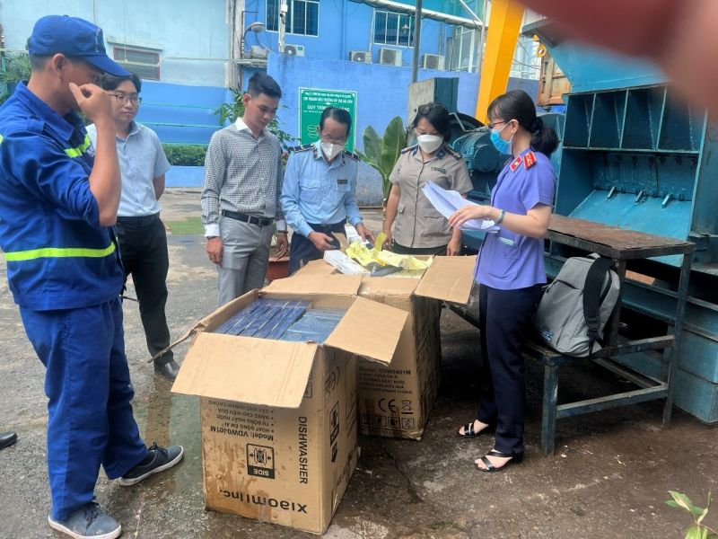 TP. Hồ Chí Minh tiêu hủy gần 21.000 bao thuốc lá điếu nhập lậu