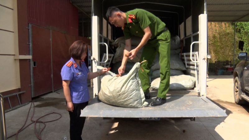 Phát hiện, thu giữ hơn 1 tấn chân gà không rõ nguồn gốc xuất xứ