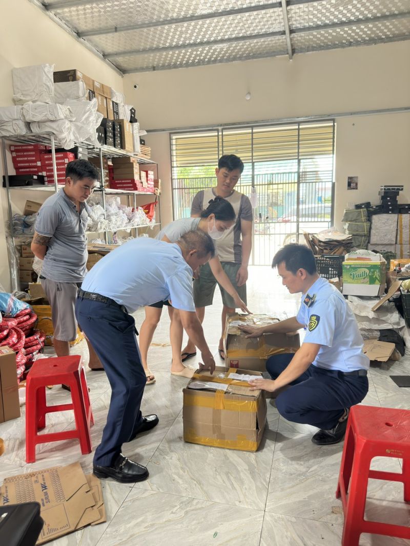 Phát hiện nhiều phụ kiện xe gắn máy xâm phạm quyền đối với kiểu dáng công nghiệp