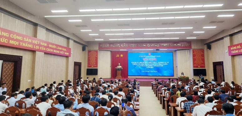 Quang cảnh hội nghị