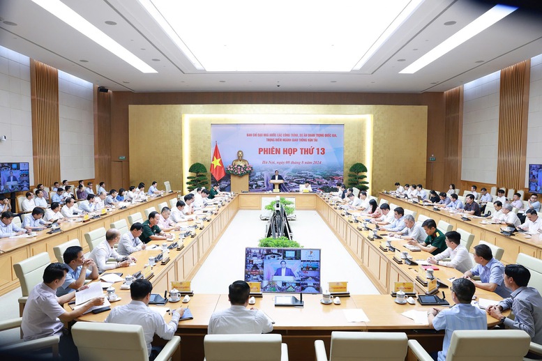 Thủ tướng yêu cầu các thành viên Ban Chỉ đạo, các đại biểu dự phiên họp tập trung kiểm điểm, đánh giá cụ thể các nhiệm vụ được giao và xử lý, chỉ đạo, giải quyết các khó khăn vướng mắc, thúc đẩy tiến độ triển khai các dự án trong thời gian tới - Ảnh: VGP/Nhật Bắc