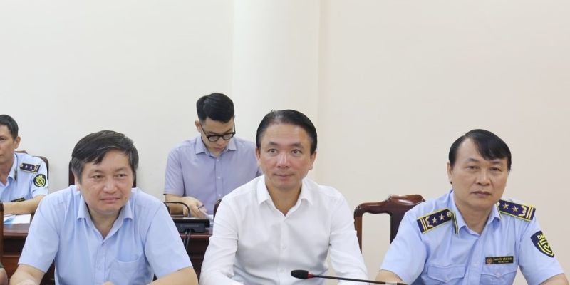 Lãnh đạo các sở, ngành dự hội nghị