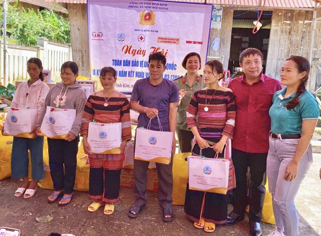 Bình Định: 45 suất quà dành tặng đồng bào dân tộc thiểu số