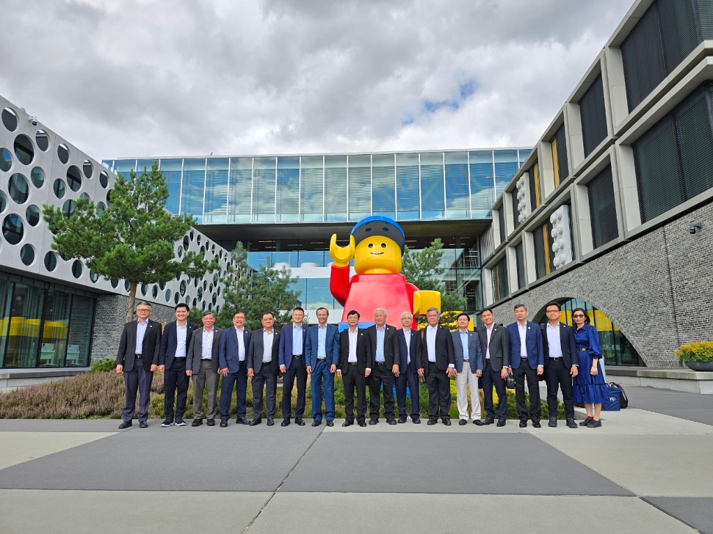 Đoàn công tác thăm và làm việc tại Tập đoàn Lego (Đan Mạch)