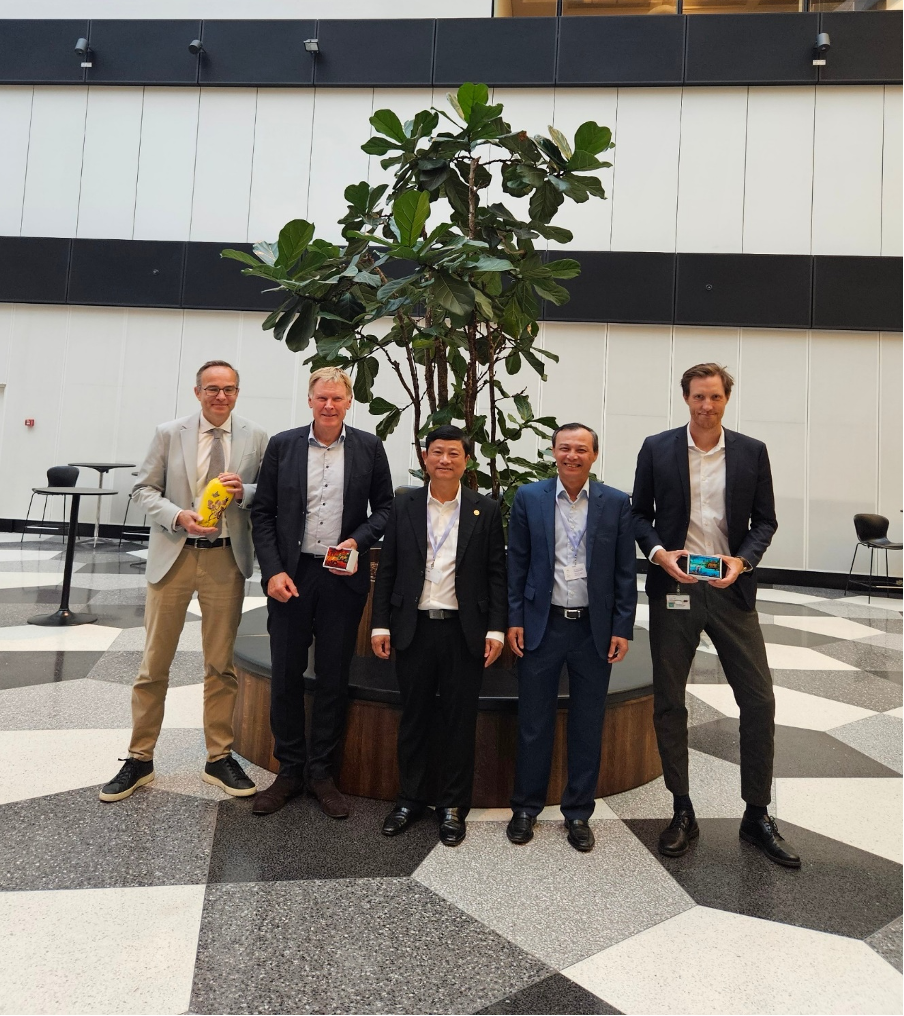 Chủ tịch UBND tỉnh Võ Văn Minh, Đại sứ đặc mệnh toàn quyền Việt Nam tại Đan Mạch Lương Thanh Nghị thăm và làm việc với lãnh đạo DI​