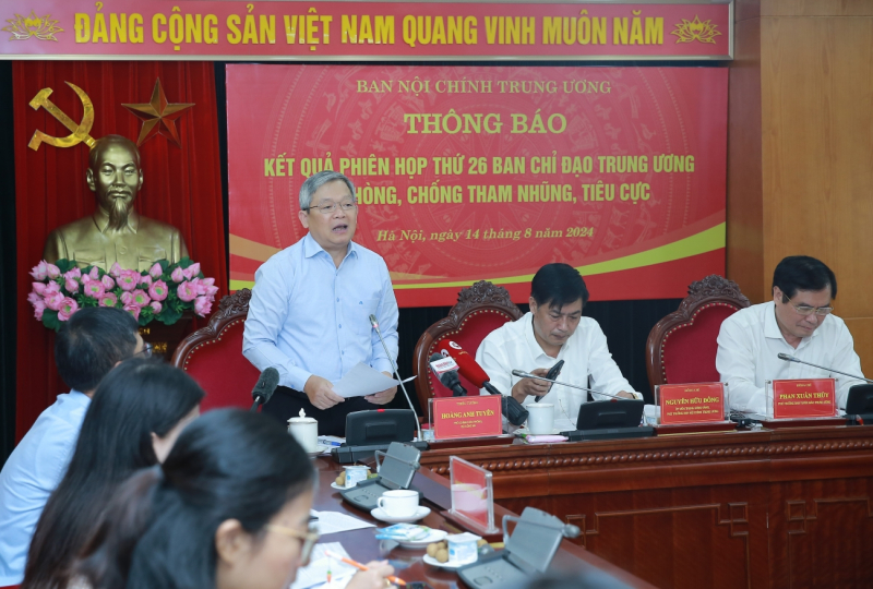 Thiếu tướng Hoàng Anh Tuyên thông tin đến báo chí tại buổi thông báo.