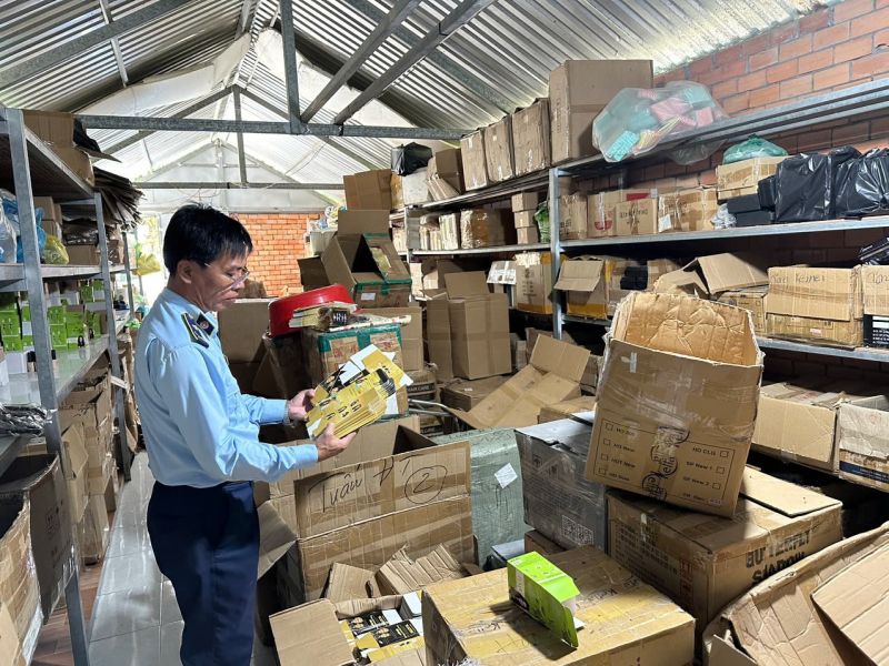 Cục QLTT Đồng Tháp xử phạt cơ sở kinh doanh mỹ phẩm nhập lậu