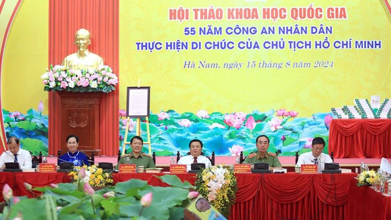 Đại diện lãnh đạo các ban, bộ ngành chủ trì hội thảo - Ảnh: Bộ Công an