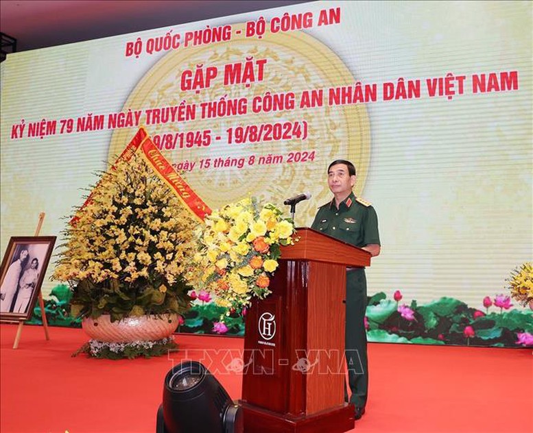 Đại tướng Phan Văn Giang, Ủy viên Bộ Chính trị, Phó Bí thư Quân ủy Trung ương, Bộ trưởng Bộ Quốc phòng phát biểu. Ảnh: Trí Dũng/TTXVN