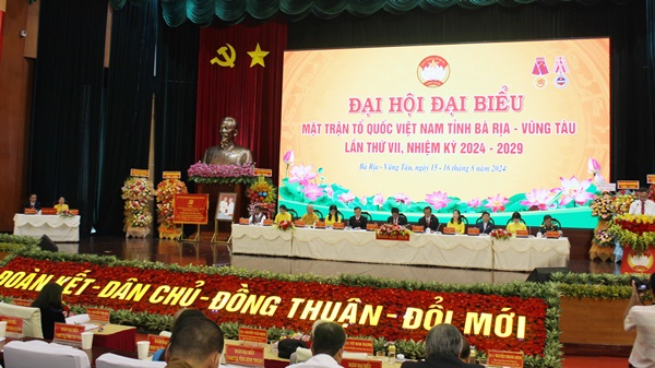 Đoàn chủ tịch Đại hội