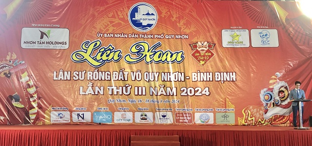 Tiền cảnh Lễ Khai mạc Liên hoan. Ảnh: Viết Hiền.