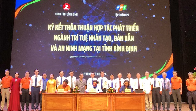 Quang cảnh Lễ ký kết “Thỏa thuận hợp tác phát triển ngành công nghiệp bán dẫn, AI và an ninh mạng của tỉnh Bình Định giai đoạn 2025 – 2030”. Ảnh: V.H