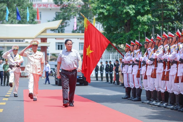 Thủ tướng thăm, làm việc với Công an tỉnh Đắk Lắk - Ảnh: VGP/Nhật Bắc