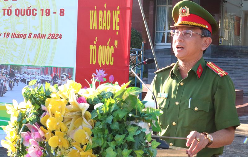 Đại tá Trần Hồng Minh, Phó Giám đốc Công an tỉnh phát biểu khai mạc