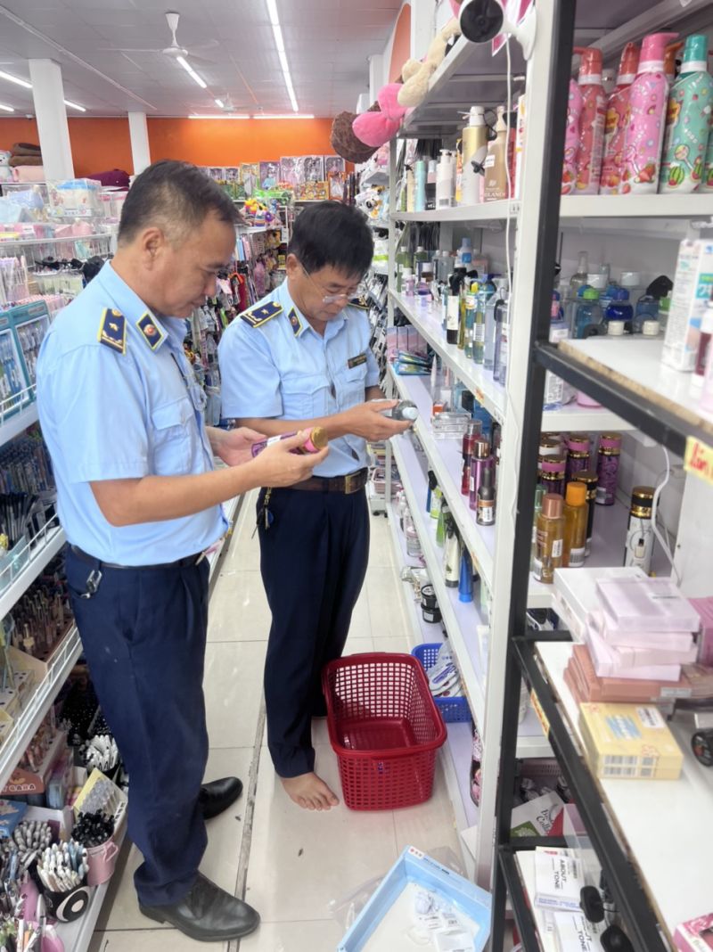 Xử phạt một hộ kinh doanh mỹ phẩm 25 triệu đồng và buộc tiêu huỷ toàn bộ hàng hoá vi phạm