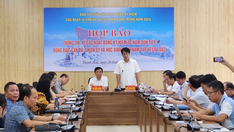 Toàn cảnh buổi họp báo