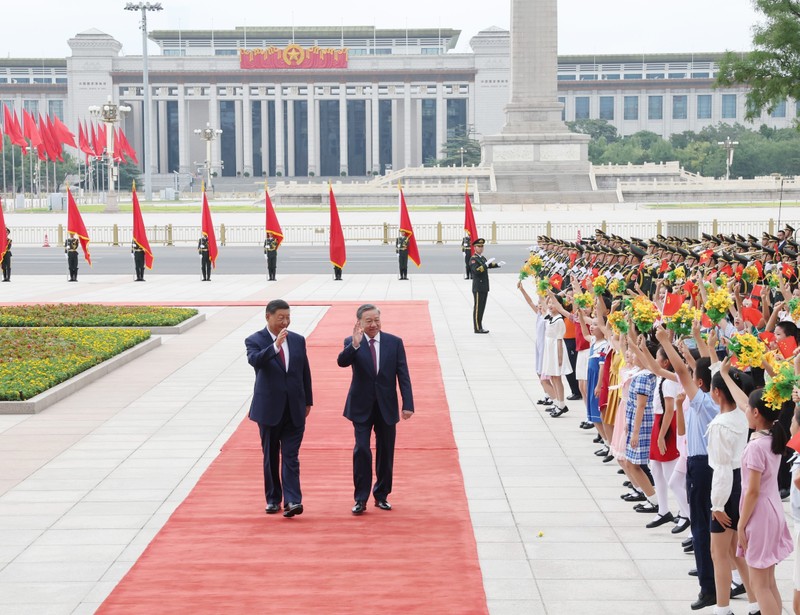 Tổng Bí thư, Chủ tịch nước Tô Lâm và Tổng Bí thư, Chủ tịch nước Trung Quốc Tập Cận Bình tại lễ đón Tổng Bí thư, Chủ tịch nước Tô Lâm và Phu nhân thăm cấp Nhà nước tới Trung Quốc. Ảnh: TTXVN