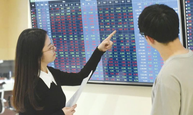 Chứng khoán ngày 21/8: Tiếp tục duy trì đà tăng mạnh, mốc 1.300 không còn xa