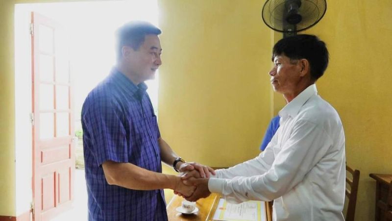 Biểu dương các cá nhân, tập thể tìm thấy bé trai đi lạc trong rừng