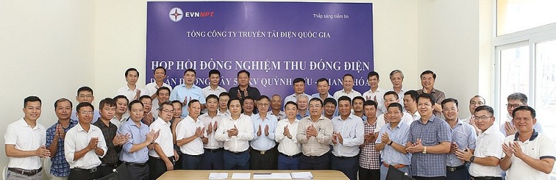 Trước đó, sáng ngày 19/8/2024, dưới sự chủ trì của Phó Tổng giám đốc EVNNPT, Chủ tịch Hội đồng nghiệm thu cấp chủ đầu tư, ông Trương Hữu Thành đã chủ trì cuộc họp Hội đồng và các thành viên Hội đồng thống nhất đóng điện công trình.