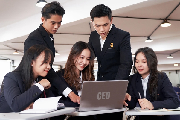 nhiều năm qua, các thế hệ học viên kinh doanh sale – MKT – Business boss của CBS đã trở thành nguồn nhân lực chất lượng cao và ươm mầm cho doanh nhân tương lai