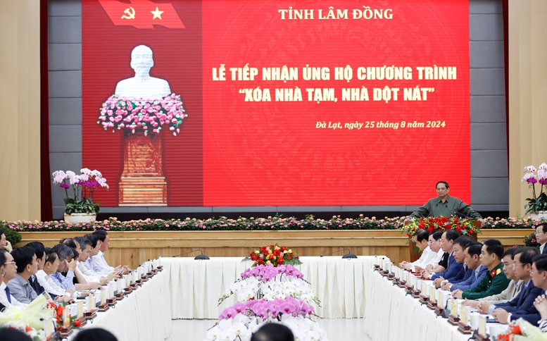 Thủ tướng Phạm Minh Chính dự lễ tiếp nhận ủng hộ chương trình "Xóa nhà tạm, nhà dột nát" trên địa bàn tỉnh Lâm Đồng - Ảnh: VGP/Nhật Bắc