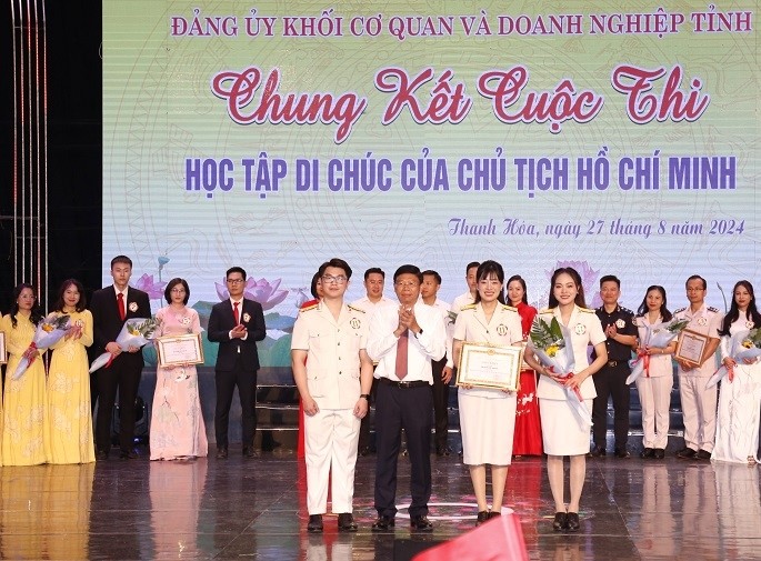 giải nhất cho đội thi Đảng bộ Cục thuế Thanh Hóa.