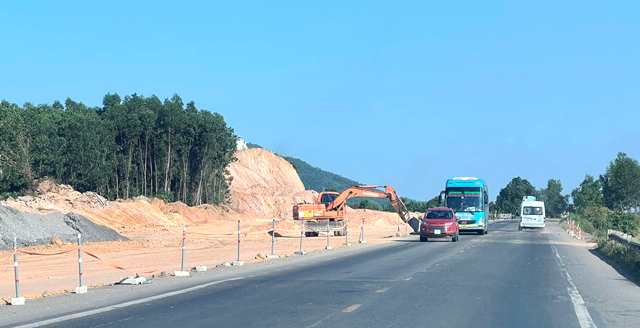 Dự án do Ban Quản lý dự án đường Hồ Chí Minh làm chủ đầu tư. Ảnh Hoàng Hữu Quyết Dự án do Ban Quản lý dự án đường Hồ Chí Minh làm chủ đầu tư. Ảnh Hoàng Hữu Quyết