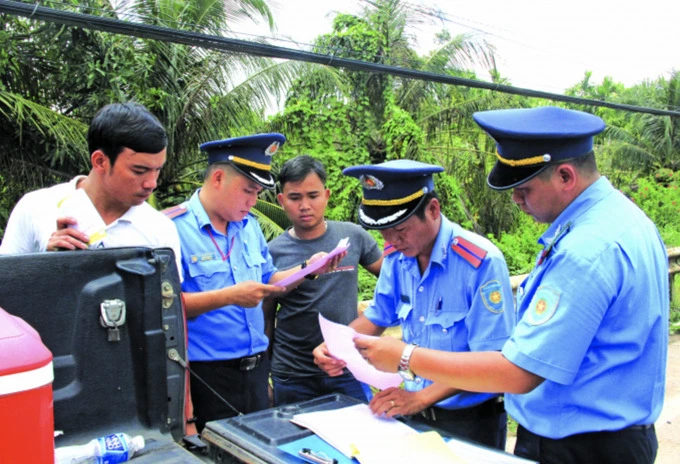 Thanh tra Giao thông vận tải kiểm tra phương tiện trên địa bàn. Ảnh: Sở Giao thông vận tải Đồng Nai