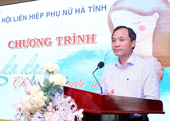 Bí thư Tỉnh ủy Hoàng Trung Dũng phát biểu tại chương trình.