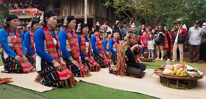 Một nghi thức trong Lễ hội Chá Mùn của đồng bào Thái đen ở xã Yên Thắng.