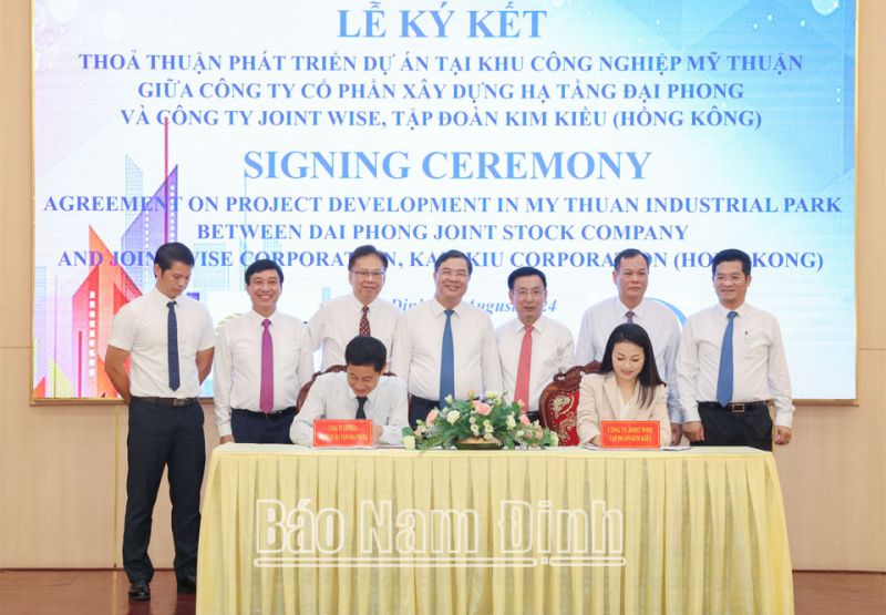 Lễ ký kết giữa Công ty Cổ phần xây dựng hạ tầng Đại Phong và Công ty Joint Wise, Tập đoàn Kim Kiều (Hồng Kông).