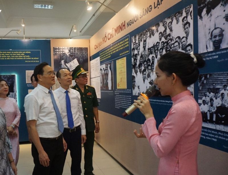 Hình ảnh Chủ tịch Hồ Chí Minh - Người sáng lập và xây dựng nền báo chí cách mạng Việt Nam