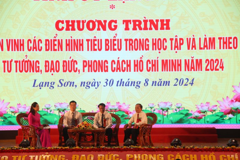 Các cá nhân, điển hình tiên tiến chia sẻ, giao lưu tại chương trình