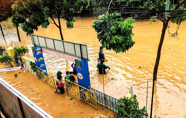 Trường mầm non bị ảnh hưởng do mưa lũ ở Lào Cai: Thầy cô tất bận dọn dẹp để chuẩn bị năm học mới