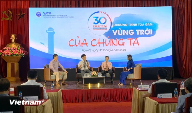 Các đại biểu tham gia chương trình tọa đàm “Vùng trời của chúng ta” do Tổng công ty Quản lý bay Việt Nam tổ chức vào chiều 30/8. (Ảnh: Việt Hùng/Vietnam+)