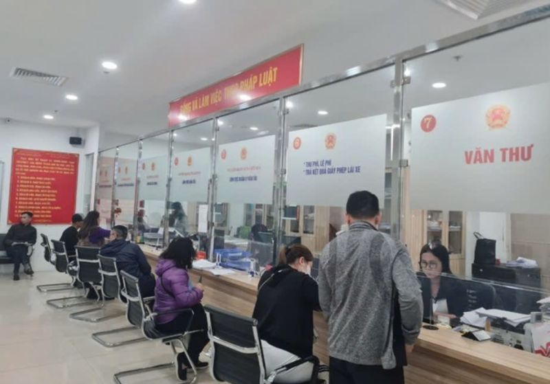 Việc ủy quyền cho các địa phương tiếp nhận cấp, đổi giấy phép lái xe tạo điều kiện thuận lợi cho người dân.