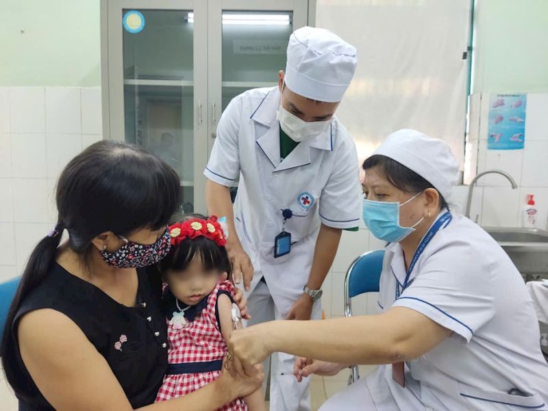 Gần 13.000 trường hợp được tiêm vắc xin sởi sau ba ngày triển khai chiến dịch